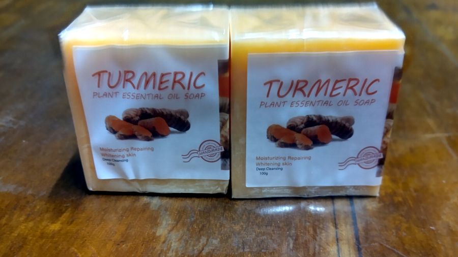 Photo réelle du savon au curcuma en stock